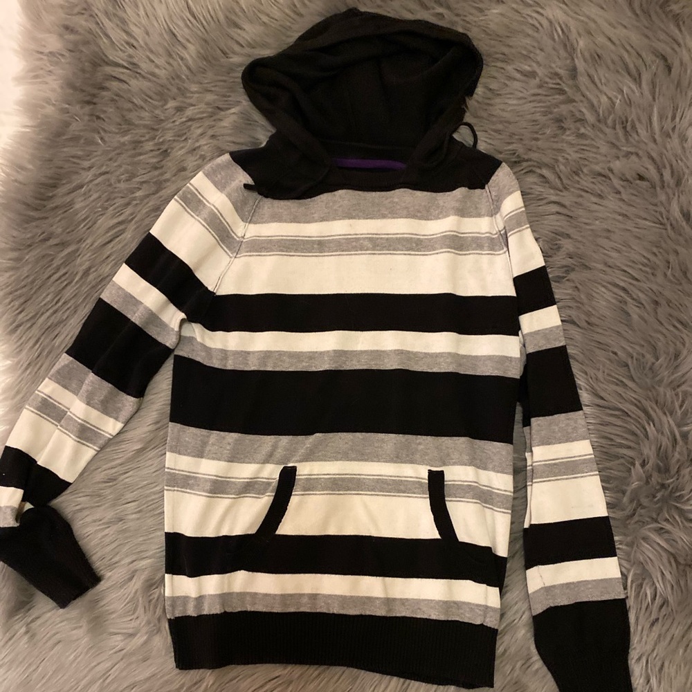 Anchorblue  blk/wht hoodie sweater size S/M🍷